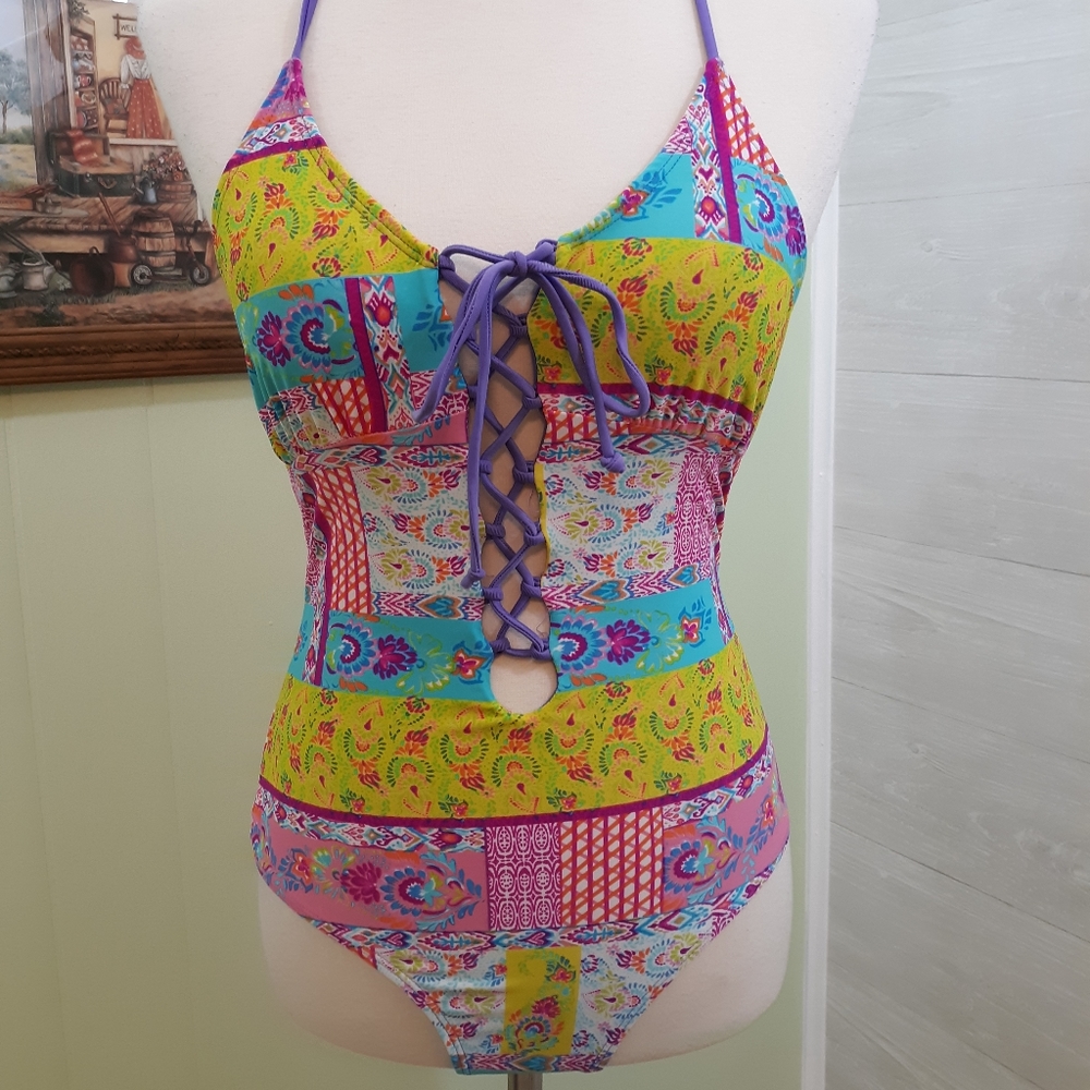 YmI patchwork deep plunge swimsuit sz medium *D